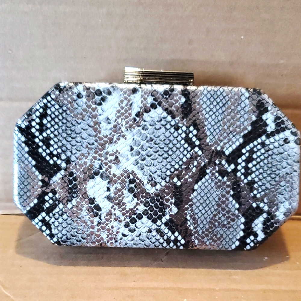 SONDRA ROBERTS   Elegant Snakeskin Clutch Chain Shoulder Box Gray